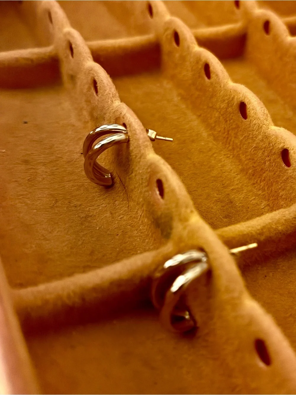 10k Solid Yellow Gold Diamond Cut Detail Hoops 0.59g - Picture 3 of 12